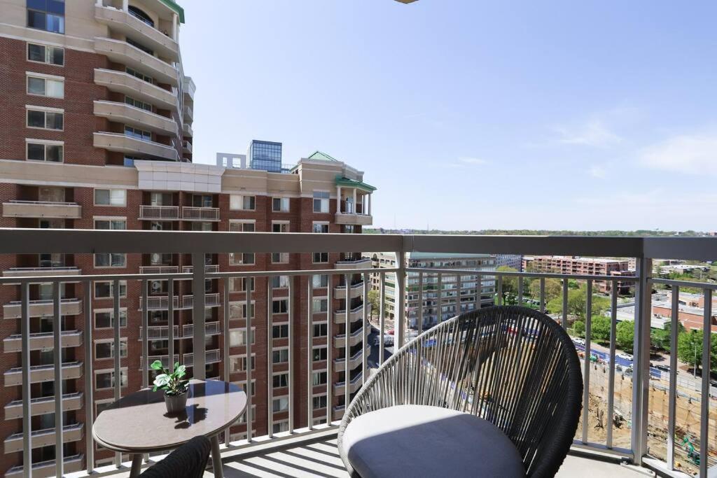 Bright Apartment Walk To Ballston Metro Арлингтон Экстерьер фото