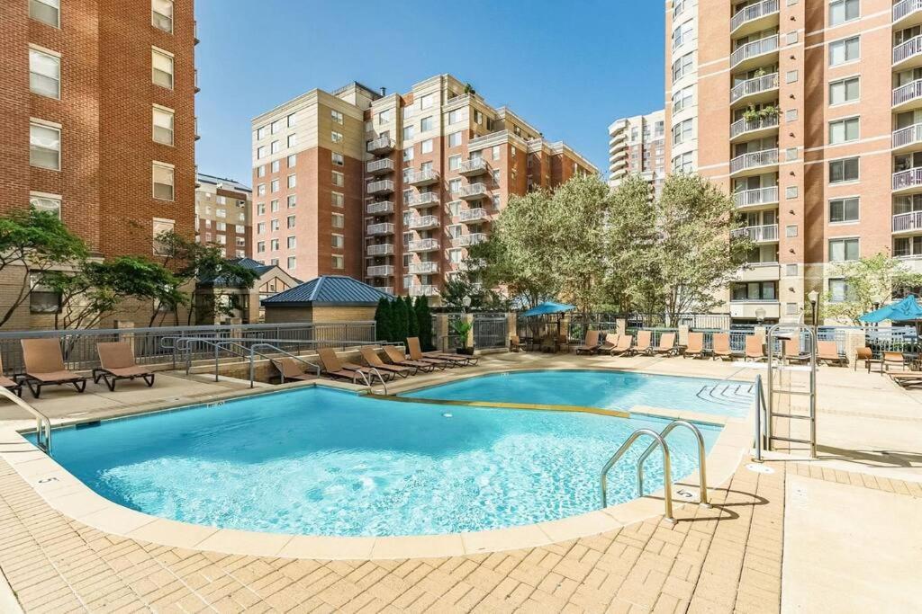 Bright Apartment Walk To Ballston Metro Арлингтон Экстерьер фото