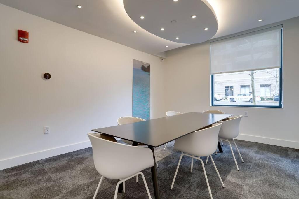 Bright Apartment Walk To Ballston Metro Арлингтон Экстерьер фото